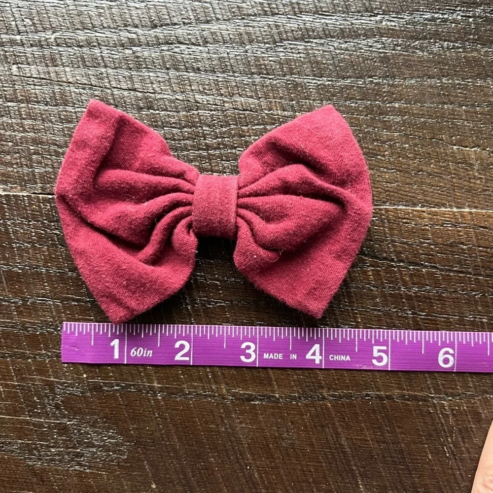 Girls clip bow maroon
